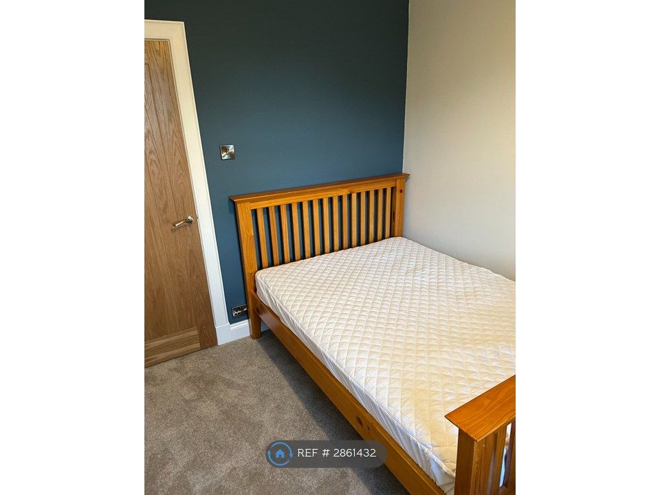 Property photo 3 of 11 Rear Bedroom-Views Stirling Castle