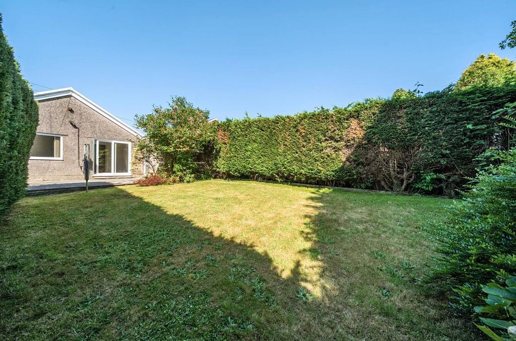 Property photo 2 of 17 1466775-6-6A15F33E26c65.Jpg