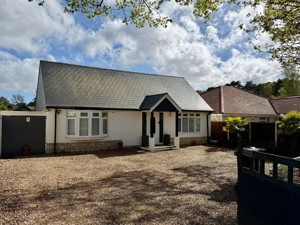 Property photo 1 of 24 Three Bedroom Chalet Bungalow