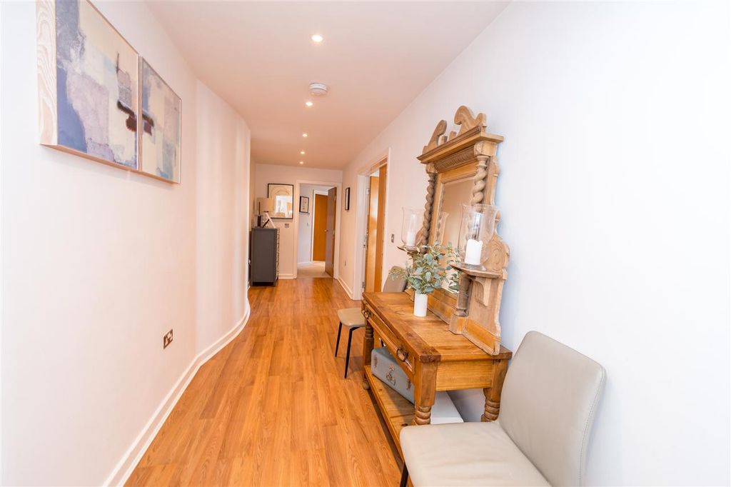 Property photo 3 of 17 Hallway