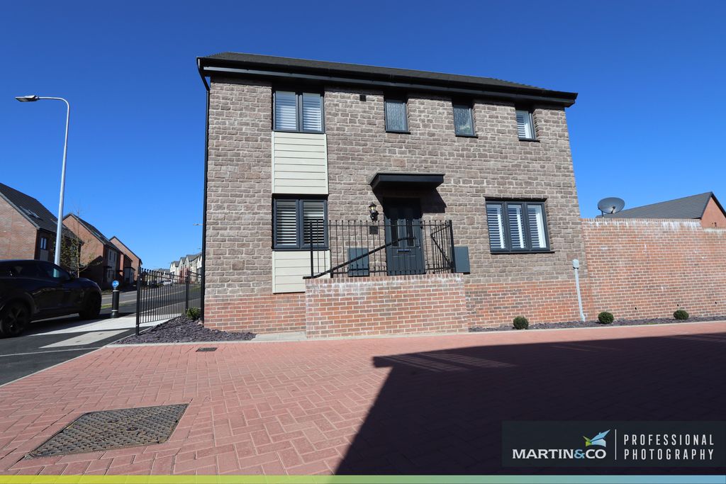 Property photo 2 of 33 Img_3578