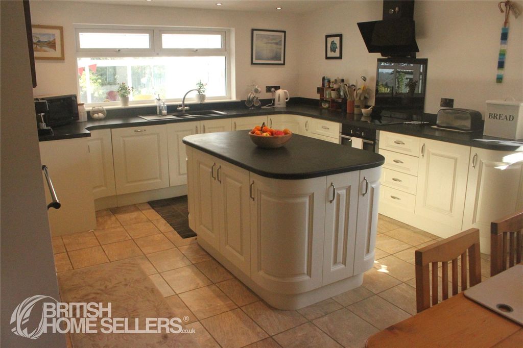 Property photo 2 of 24 Picture No. 17