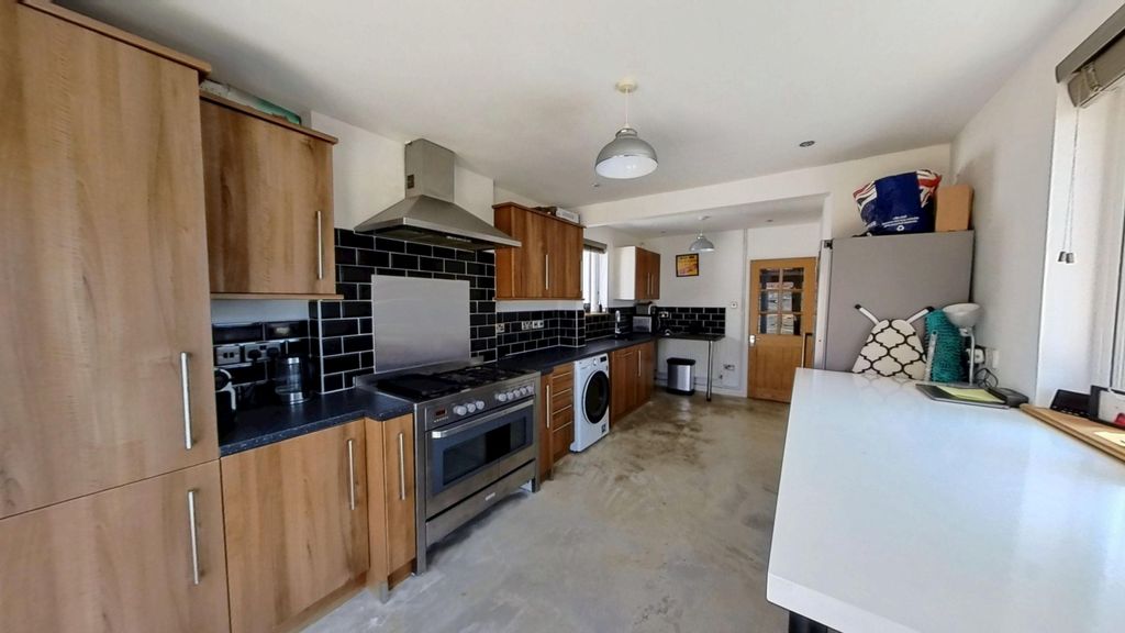 Property photo 3 of 14 Photo 9