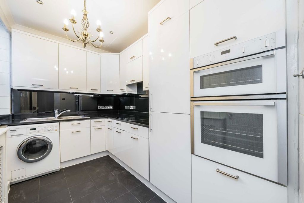 Property photo 3 of 5