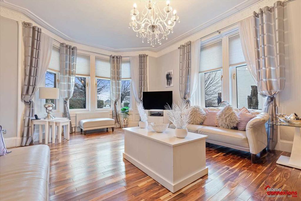 Property photo 2 of 33 Lounge (1)