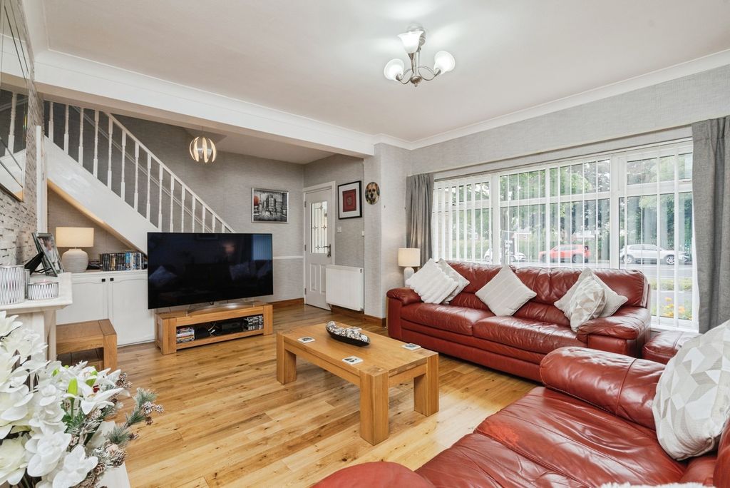 Property photo 2 of 17 Photo
