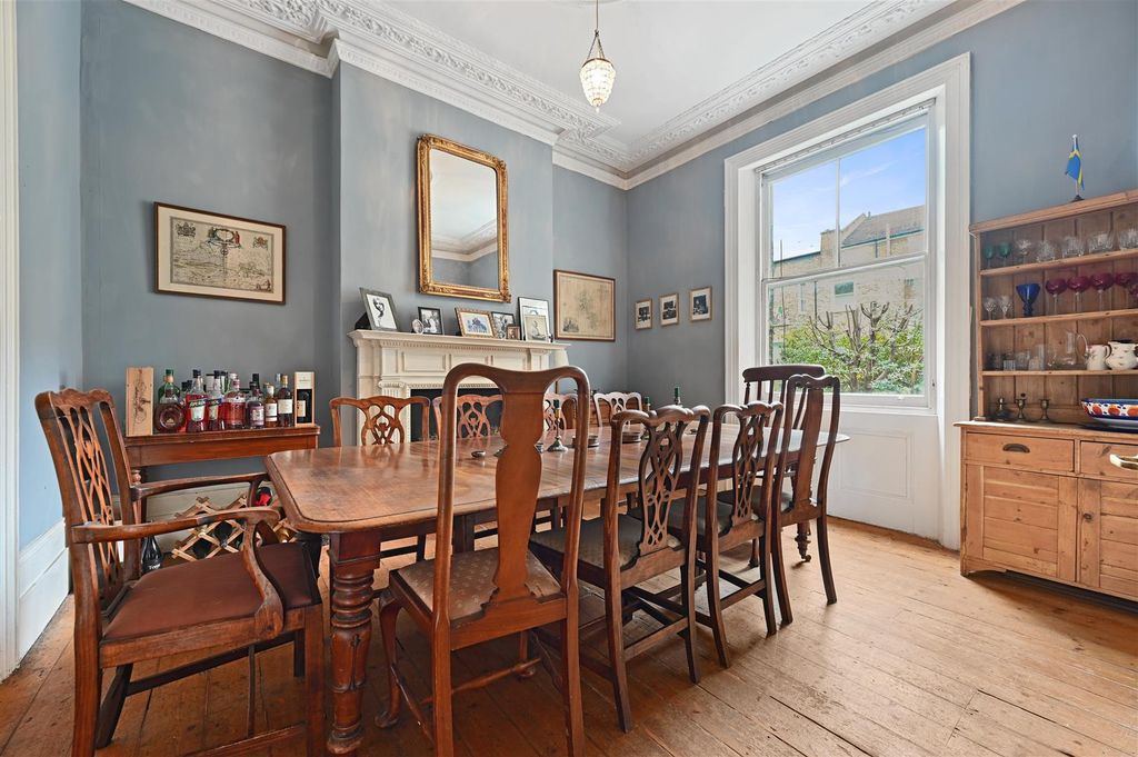 Property photo 2 of 14 Coverdale Road