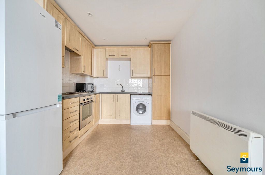 Property photo 3 of 10 Kitchen