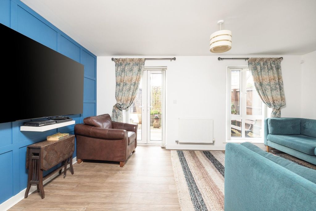 Property photo 3 of 24 Char4700.Jpg