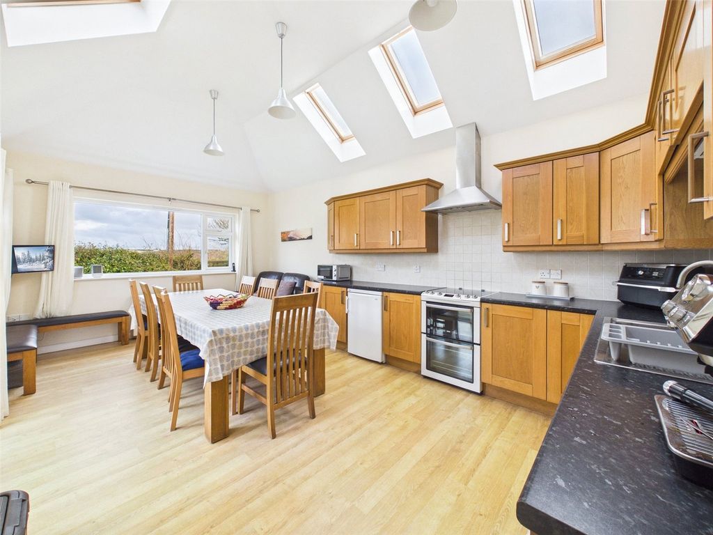 Property photo 2 of 16 Picture No. 32