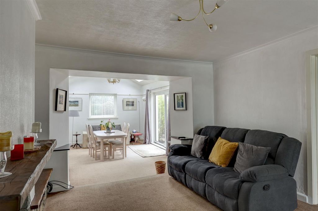 Property photo 2 of 21 Lounge Diner