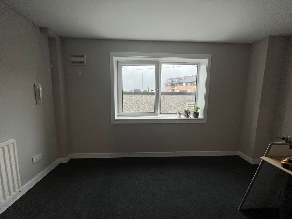 Property photo 1 of 2 Room 4