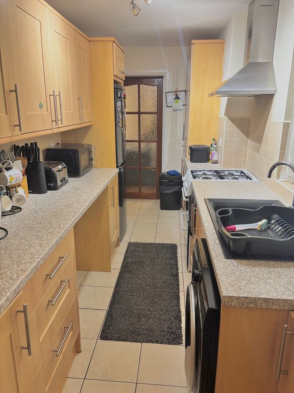 Property photo 3 of 5 Kitchen