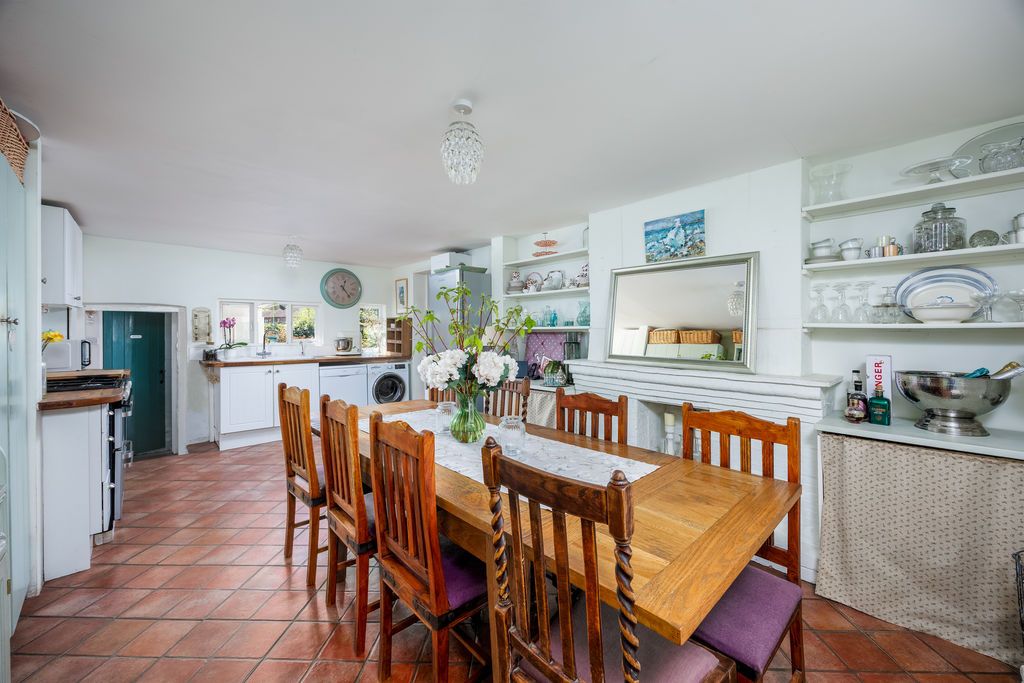 Property photo 3 of 16 Photo 1