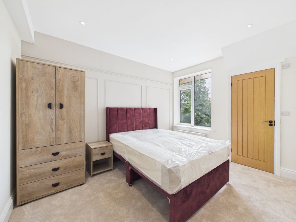 Property photo 1 of 7 Room 4