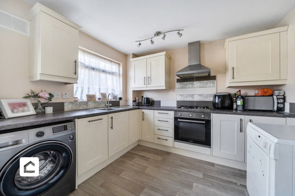 Property photo 2 of 20 6