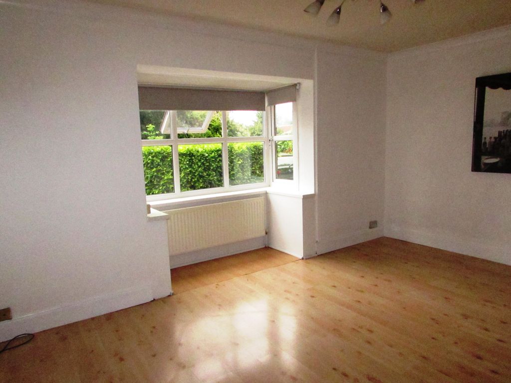 Property photo 3 of 9 Living Room
