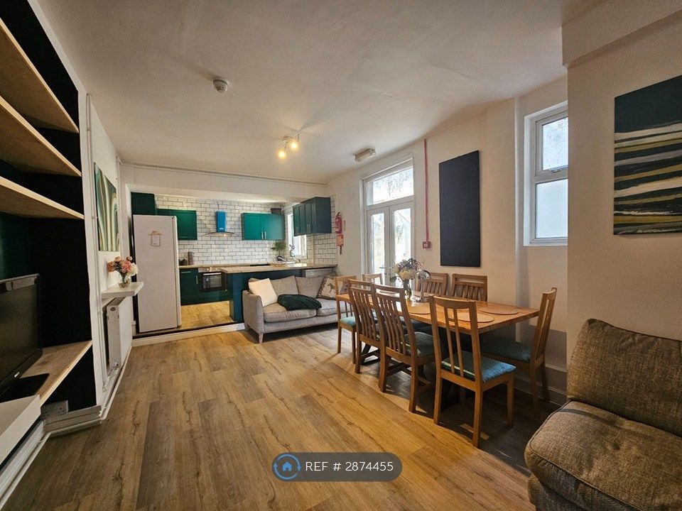 Property photo 3 of 21