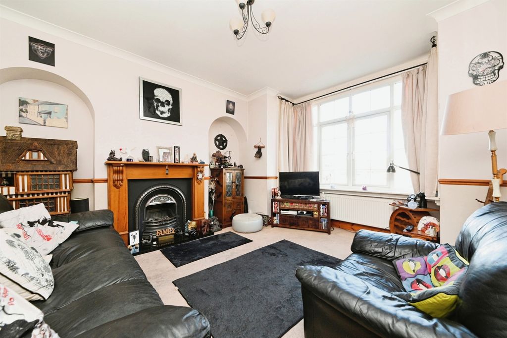 Property photo 3 of 17