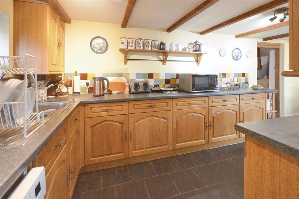 Property photo 1 of 11 Kitchen