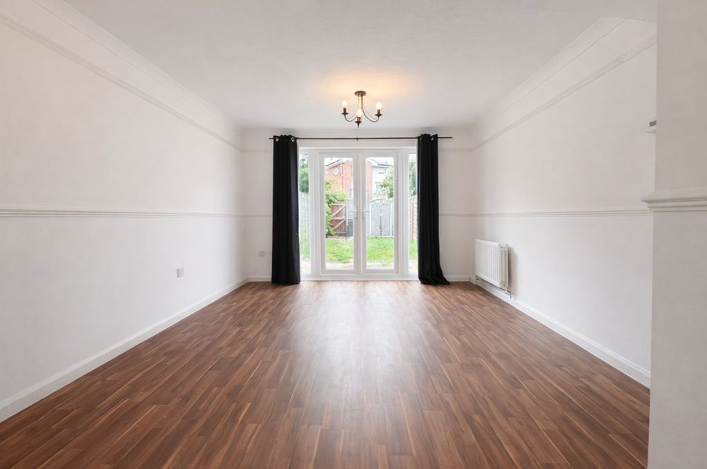 Property photo 2 of 7 Photo 4