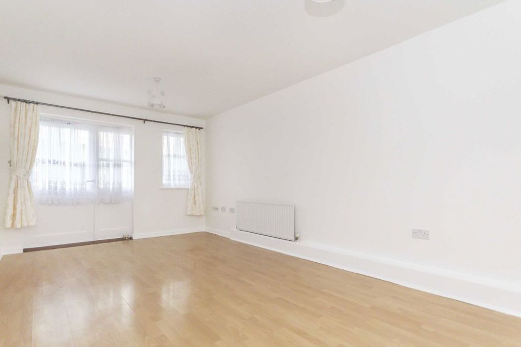 Property photo 1 of 3