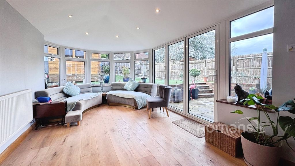 Property photo 2 of 27 Picture No. 15