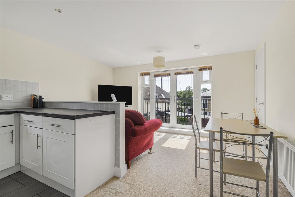 Property photo 3 of 11 5_55949.Jpg