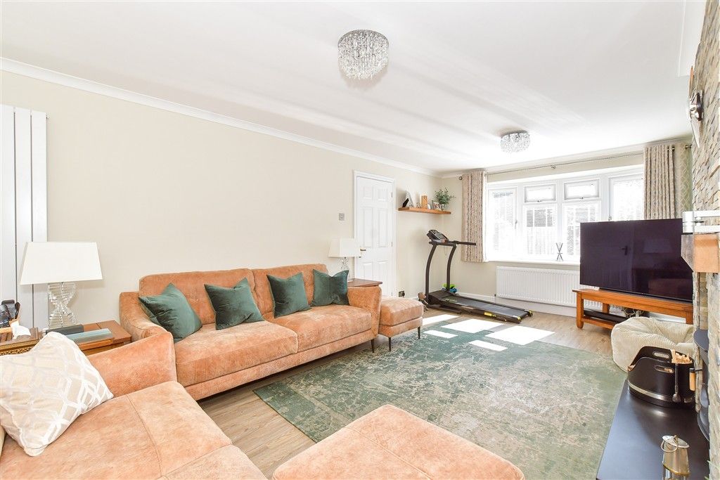 Property photo 1 of 13 Lounge