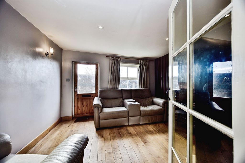 Property photo 3 of 24