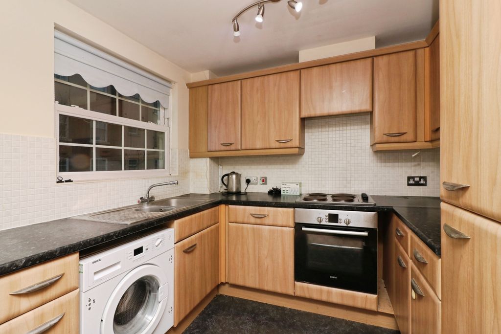 Property photo 2 of 8