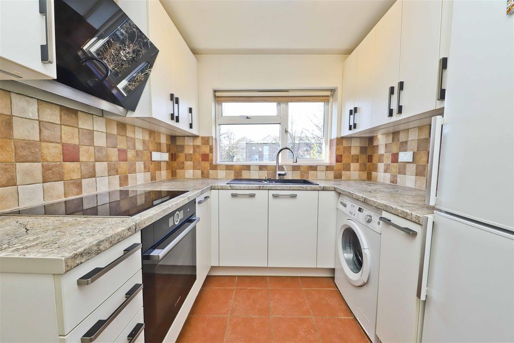 Property photo 3 of 8 8 Audley Court
