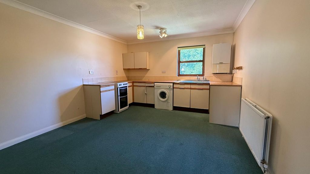Property photo 2 of 7 Kitchen