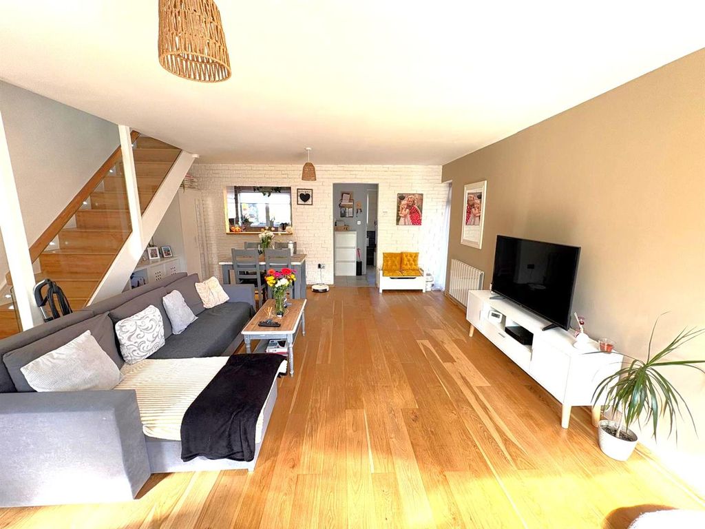 Property photo 3 of 16 A4A5c966-510E-417A-A0B3-77Bb2561Bfce.Jpg