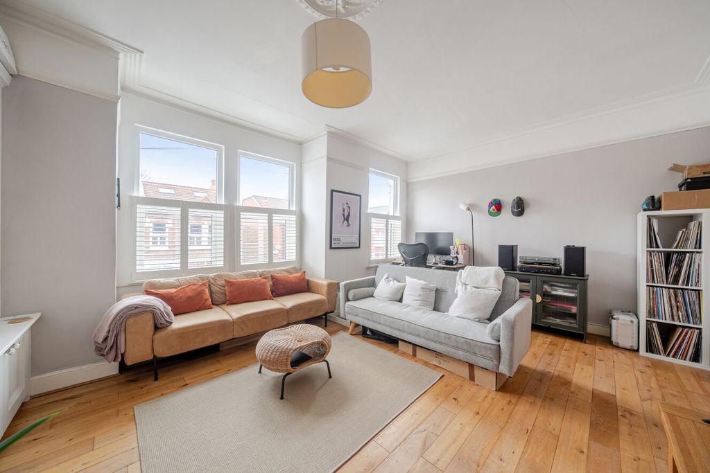 Property photo 3 of 12 1420160-3-69A05dc...