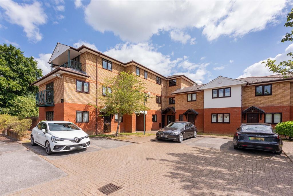 Property photo 2 of 13 6 Sherbourne Court-1.Jpg