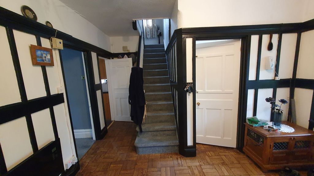 Property photo 2 of 27
