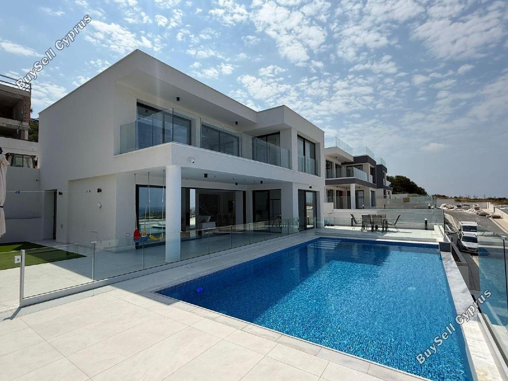 Property photo 3 of 44