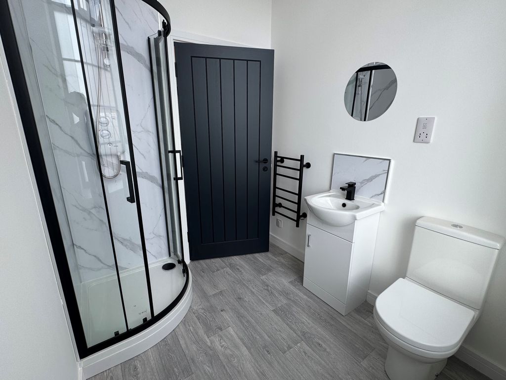 Property photo 2 of 4 Bathroom