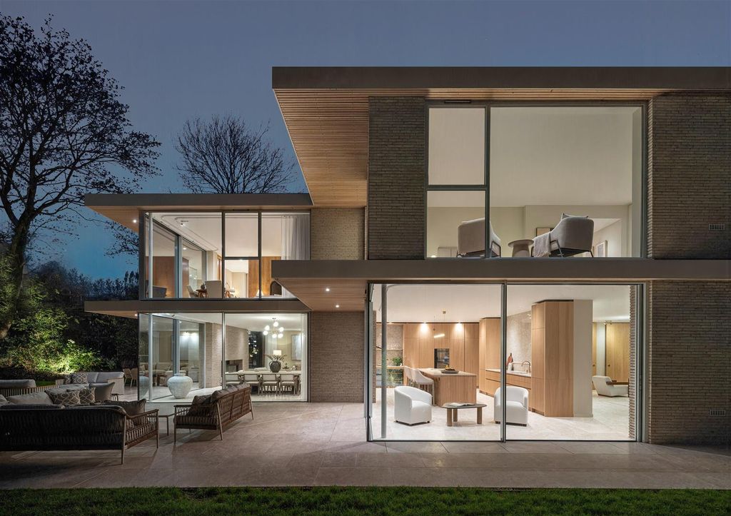 Beechworth Close, Hampstead NW3 photo 5