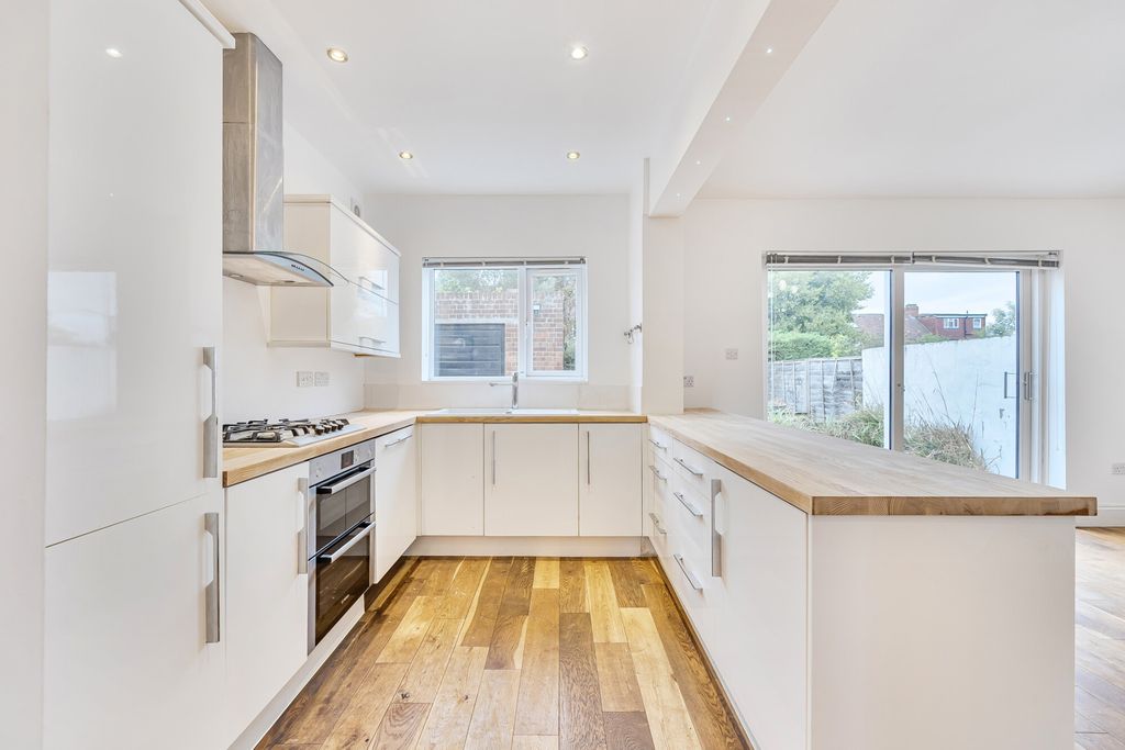 Property photo 2 of 17 Kitchen