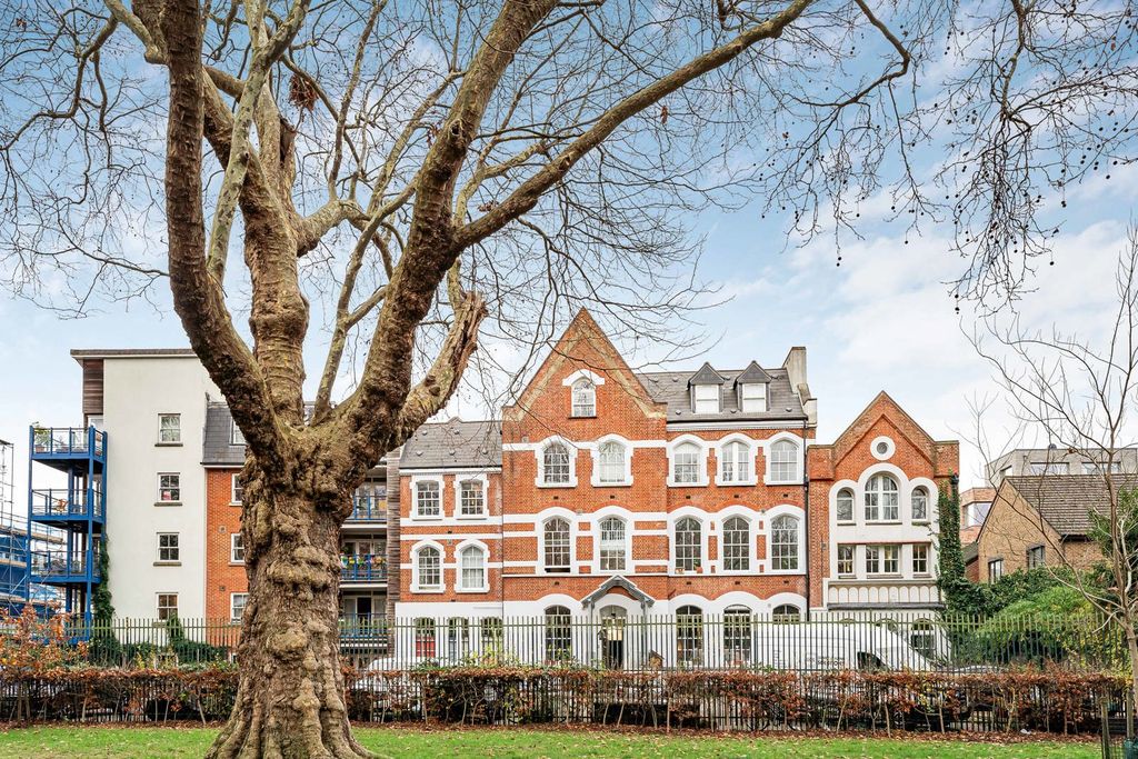 Property photo 1 of 25 Exterior