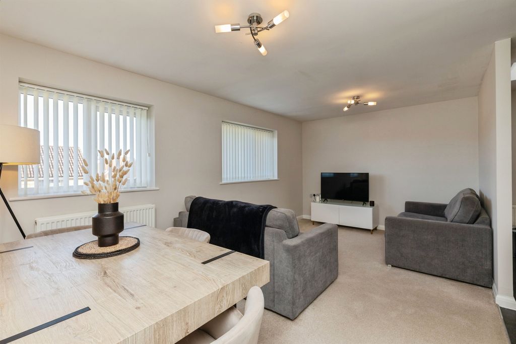 Property photo 2 of 25