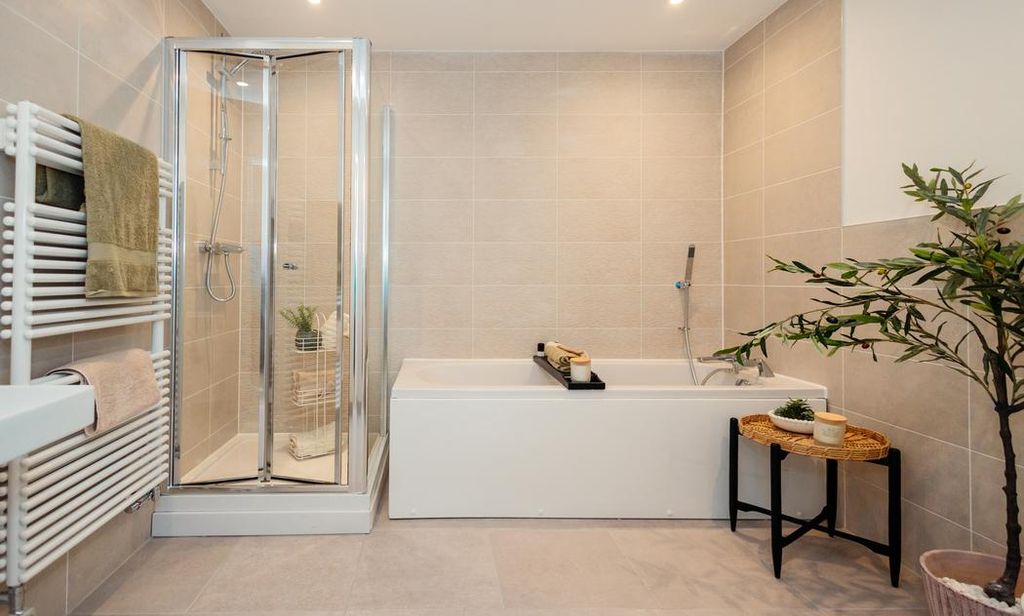 Property photo 3 of 8 Dandara - Zoopla -