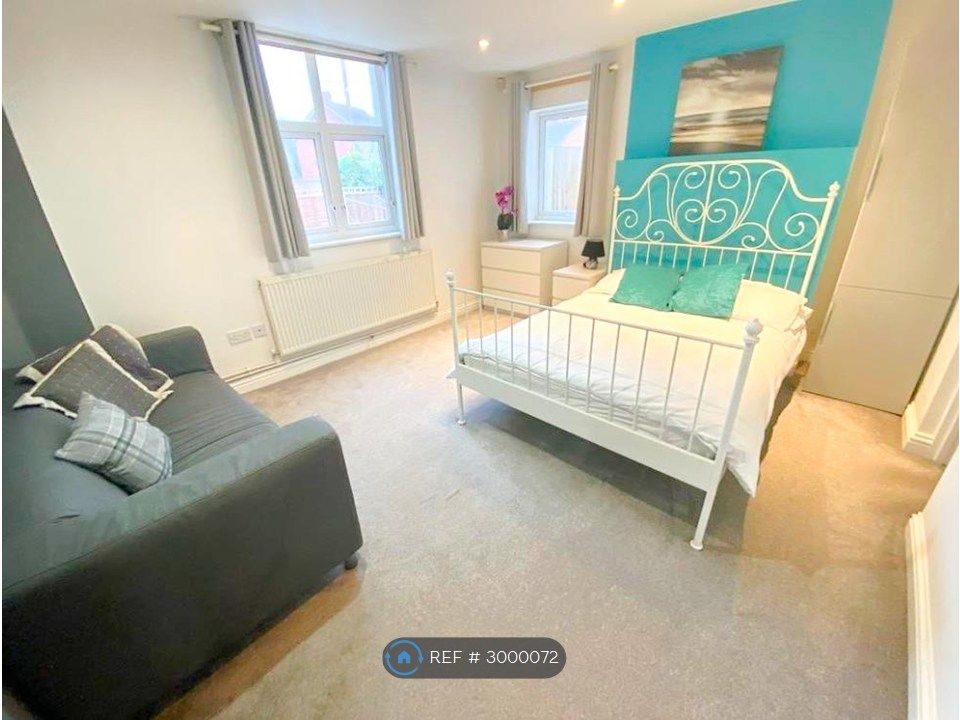 Property photo 3 of 15 Modern And Light