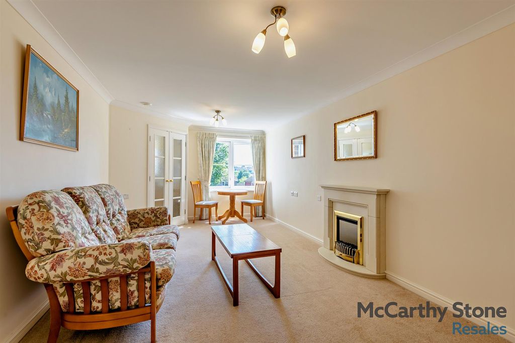 Property photo 2 of 26 8699025-Interior03-800.Jpg