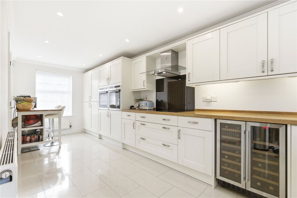 Property photo 2 of 40 Picture No. 21