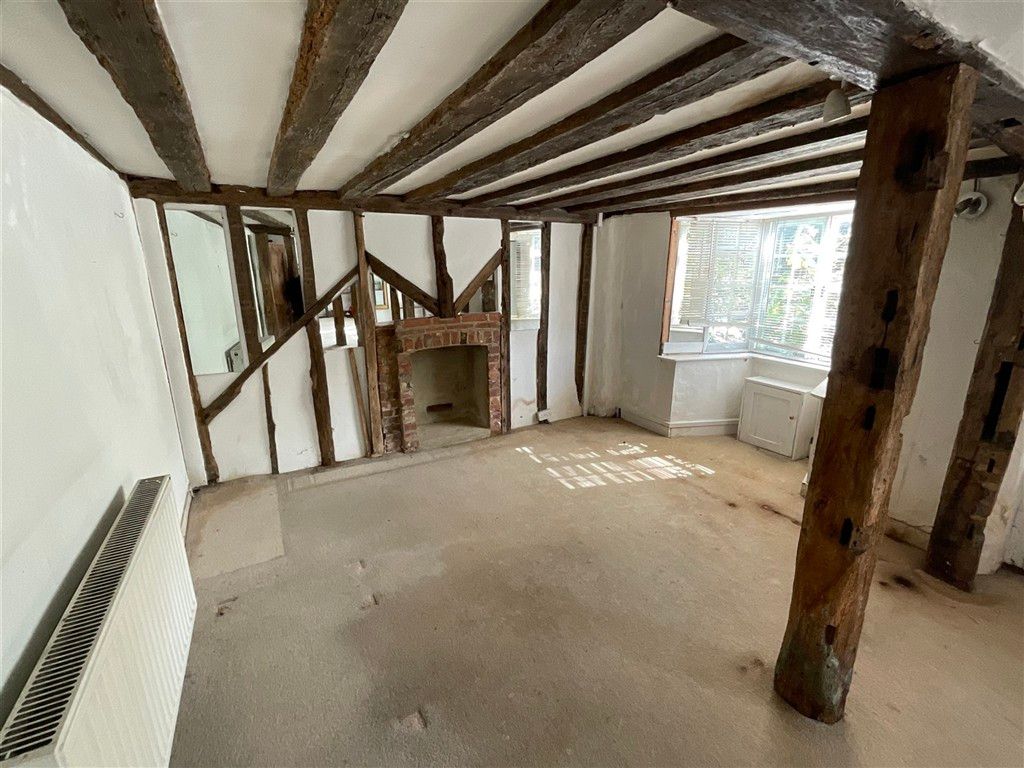 Property photo 3 of 8 Lounge