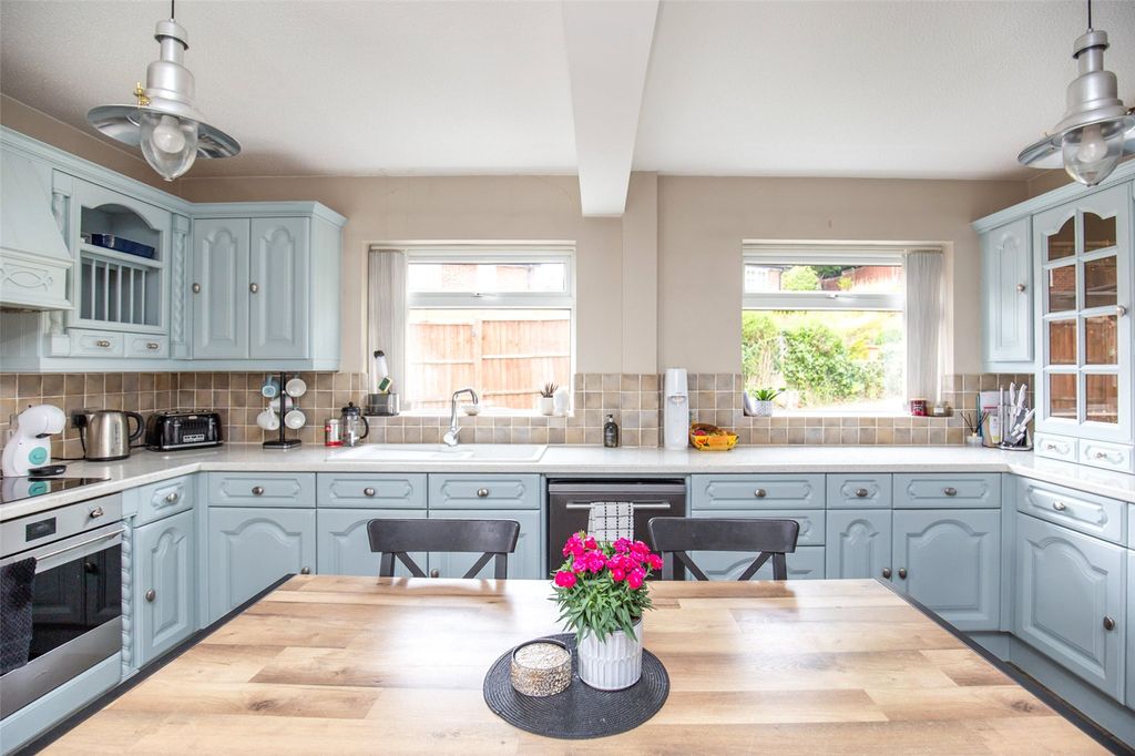 Property photo 3 of 27 Picture No. 11