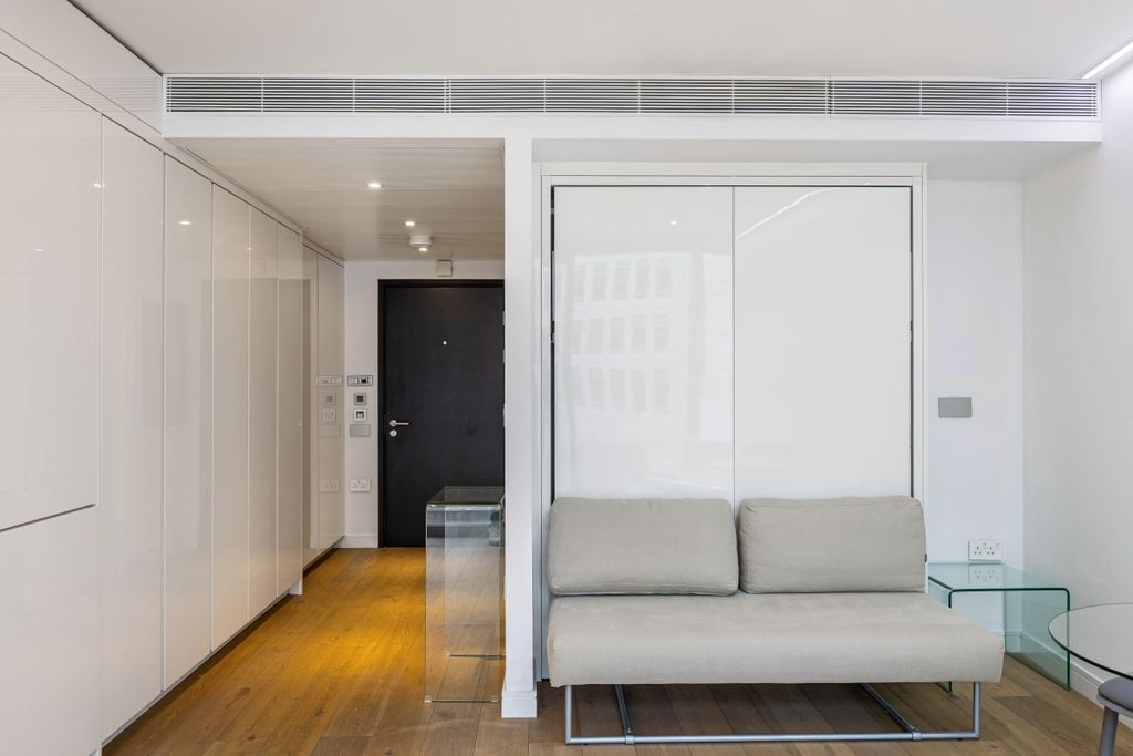 Property photo 3 of 12 105056_Flat 14 5 ...